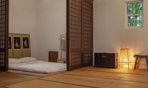 Traditional Room | Individually decorated, individually furnished, free WiFi, bed sheets