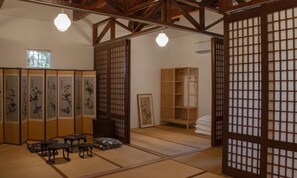 Traditional Room | Individually decorated, individually furnished, free WiFi, bed sheets