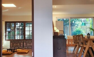 Wifi gratis, decoración personalizada y muebles diferentes 