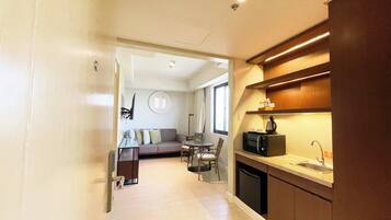 Junior kamer (Suite) | Een kluis op de kamer, een bureau, gratis wifi, beddengoed