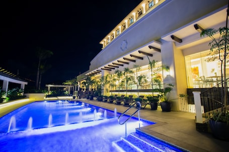 Outdoor pool. Mella Hotel Manila near NAIA Airport