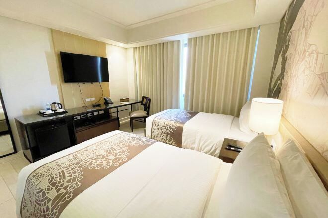 Safe på rommet, skrivebord, wi-fi (inkludert) og sengetøy