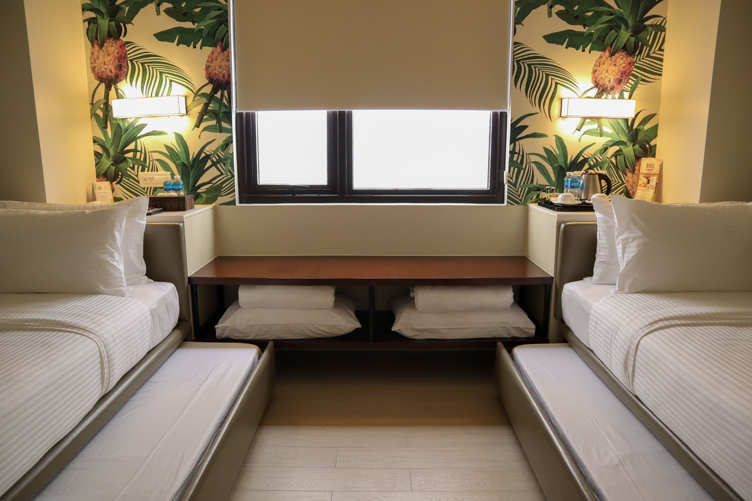 family room b | 1 bedroom, in-room safe, desk, free wifi