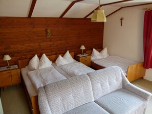 1 bedroom, desk, WiFi, bed sheets