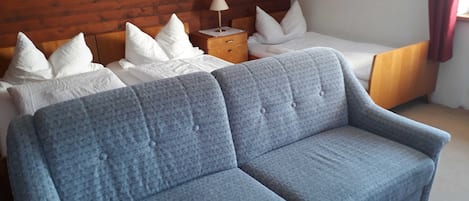 1 bedroom, desk, WiFi, bed sheets