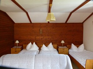 1 sovrum, skrivbord, wi-fi och sängkläder