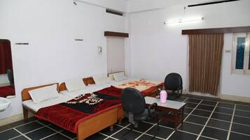 1 bedroom, in-room safe, soundproofing, free WiFi