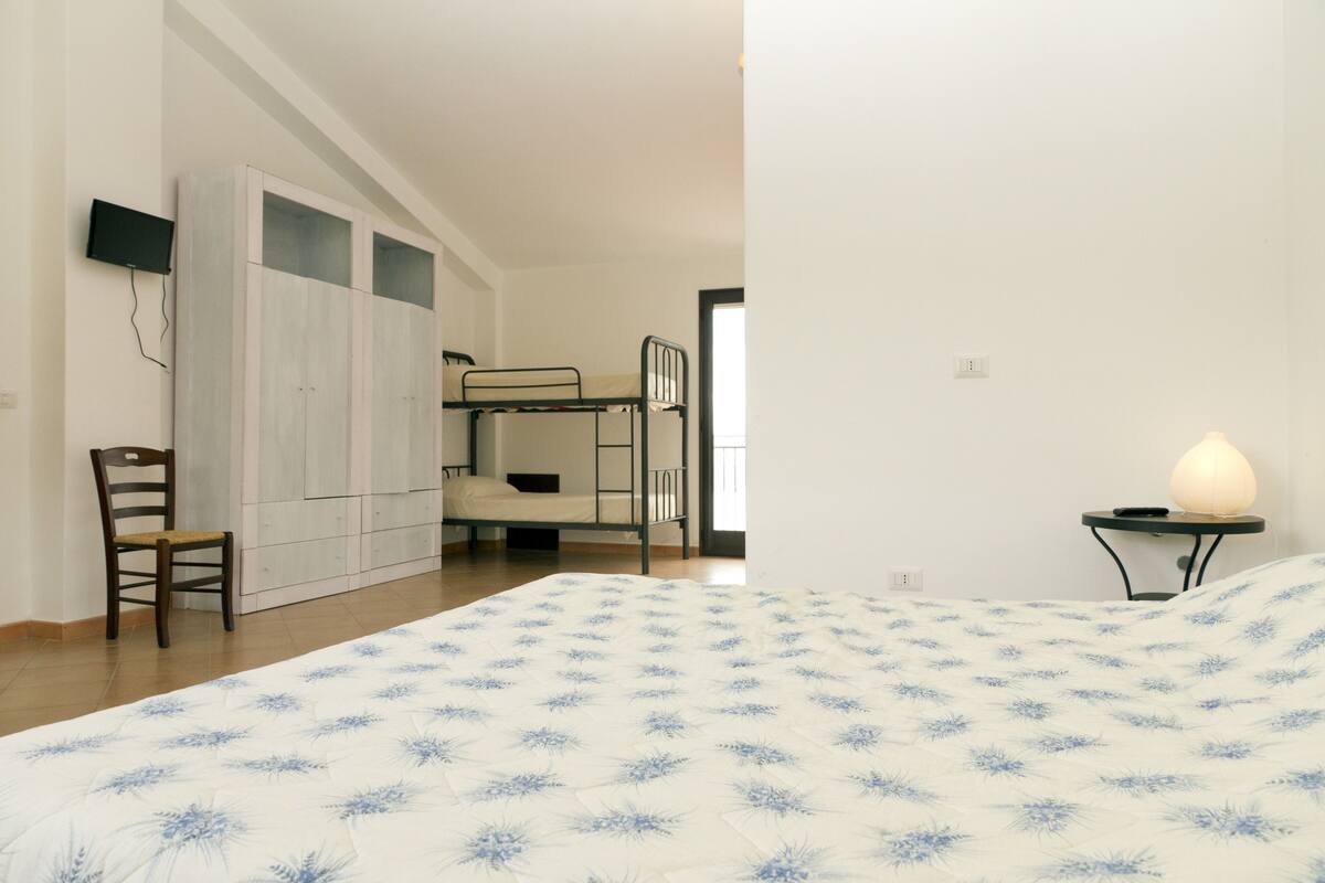 Quarto família | Roupas de cama premium, Wi-Fi de cortesia, roupa de cama