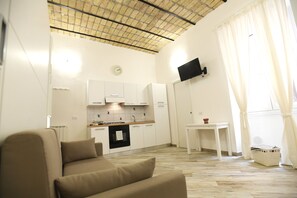 Apartamento | Cocina privada | Horno, placa de cocina, máquina de café espresso y cafetera o tetera