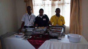 Free daily continental breakfast - Racecourse Inn Hotel (Eldoret)