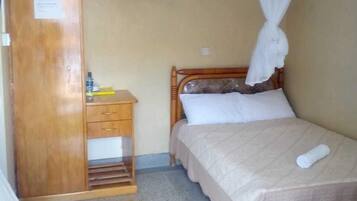 Premium bedding, desk, free WiFi