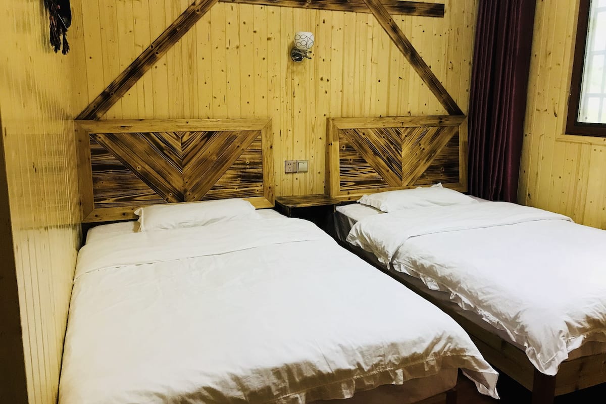 Standard Twin Room with Mountain View