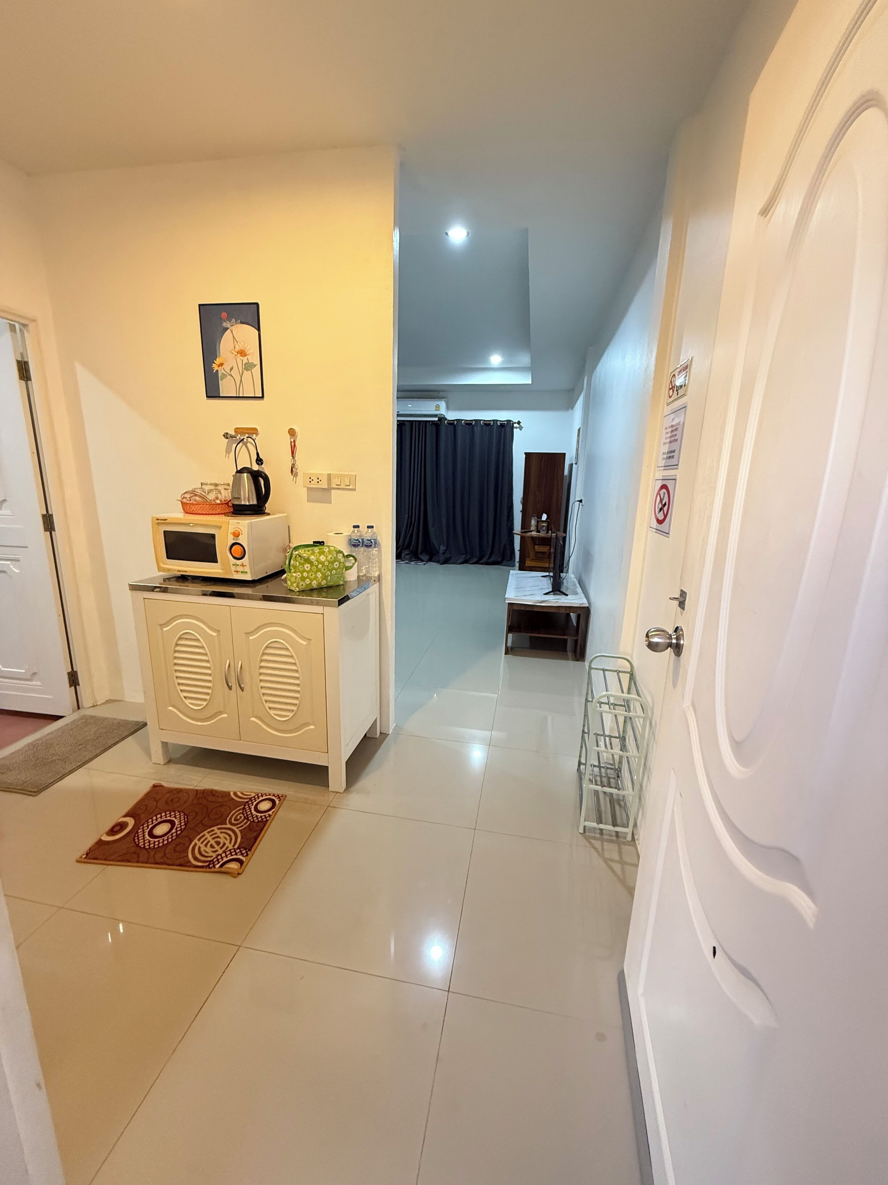 Standard Double Room  | Dapur peribadi | Peti sejuk, ketuhar gelombang mikro, cerek elektrik 