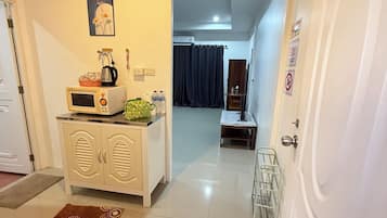 Standard Double Room | Dapur peribadi | Peti sejuk, ketuhar gelombang mikro, cerek elektrik