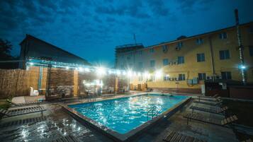 Seasonal outdoor pool