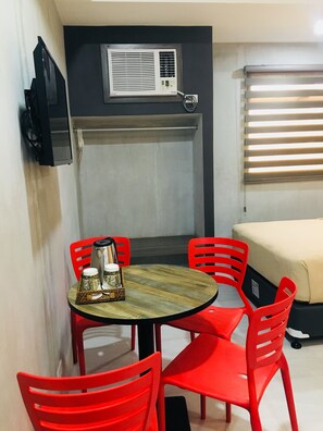 Family Room, 2 Double Beds | In-room dining - Express Inn - Osmeña (Cebu City)