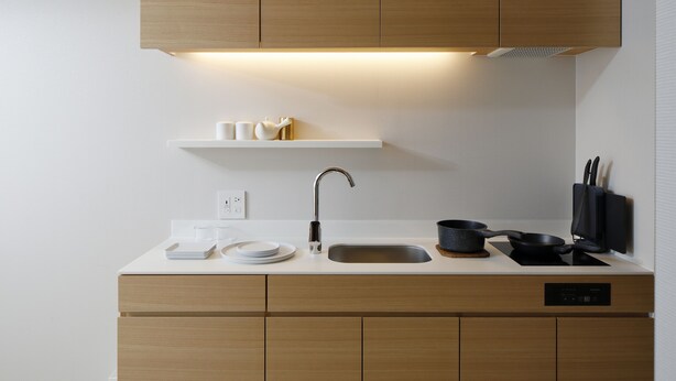 Habitación Deluxe con 2 camas individuales, cocina básica | Edredones de plumas, caja fuerte, cortinas opacas