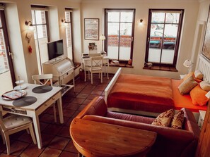 Caja de seguridad en la habitación, escritorio y cortinas blackout 