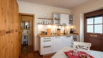 Comfort Apartment, City View (incl. 79€ cleaning fee) | Private kitchen | Fridge, microwave, oven, stovetop