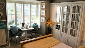 Standard Double Room, Ensuite, Garden View