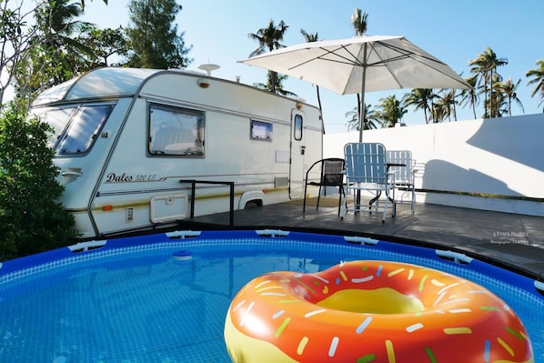 Caravan with Private Pool | Insonorizzazione, letti aggiuntivi (a pagamento), Wi-Fi gratuito