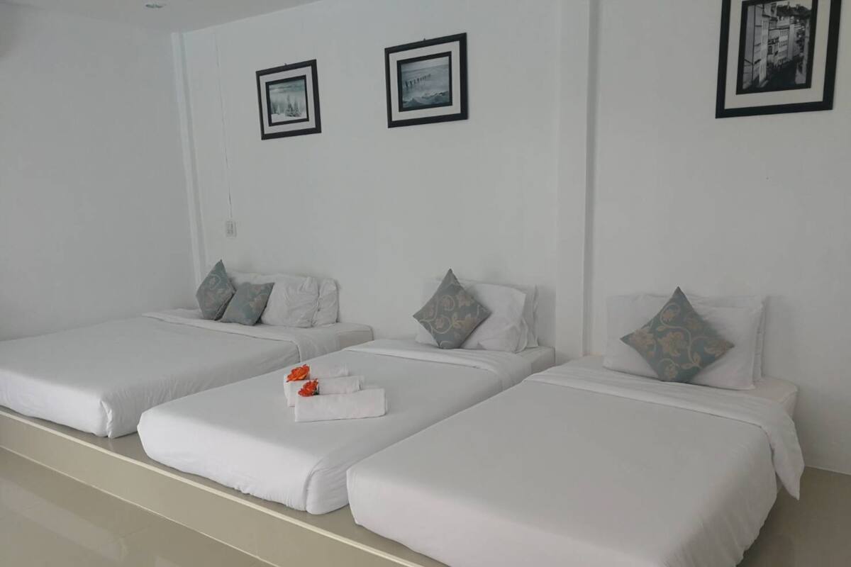 Family Room with Pool View | Insonorizzazione, letti aggiuntivi (a pagamento), Wi-Fi gratuito