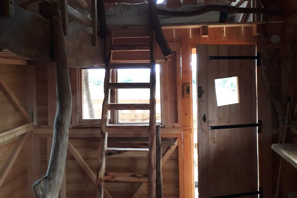 Tree House, Shared Bathroom