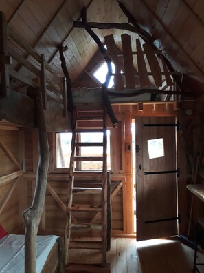 Casa en un árbol, baño compartido