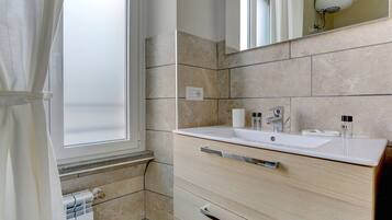 Apartment, 1 Schlafzimmer | Badezimmer