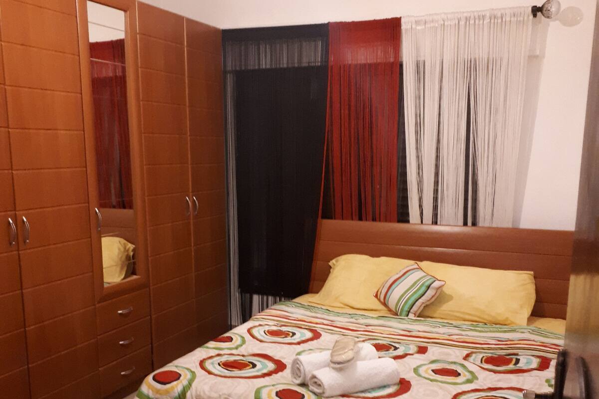 Appartement, 3 chambres, 2 salles de bains, vue montagne | 1 chambre, literie de qualité supérieure, fer et planche à repasser