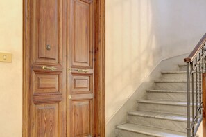 Interior entrance - Colosseo Secret Garden - Home and More (Rome)