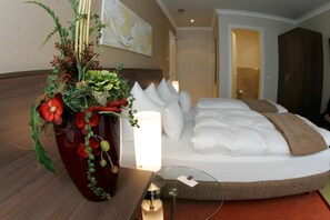 Premium bedding, down duvets, pillow-top beds, minibar - Isselhorster Landhaus (Guetersloh)