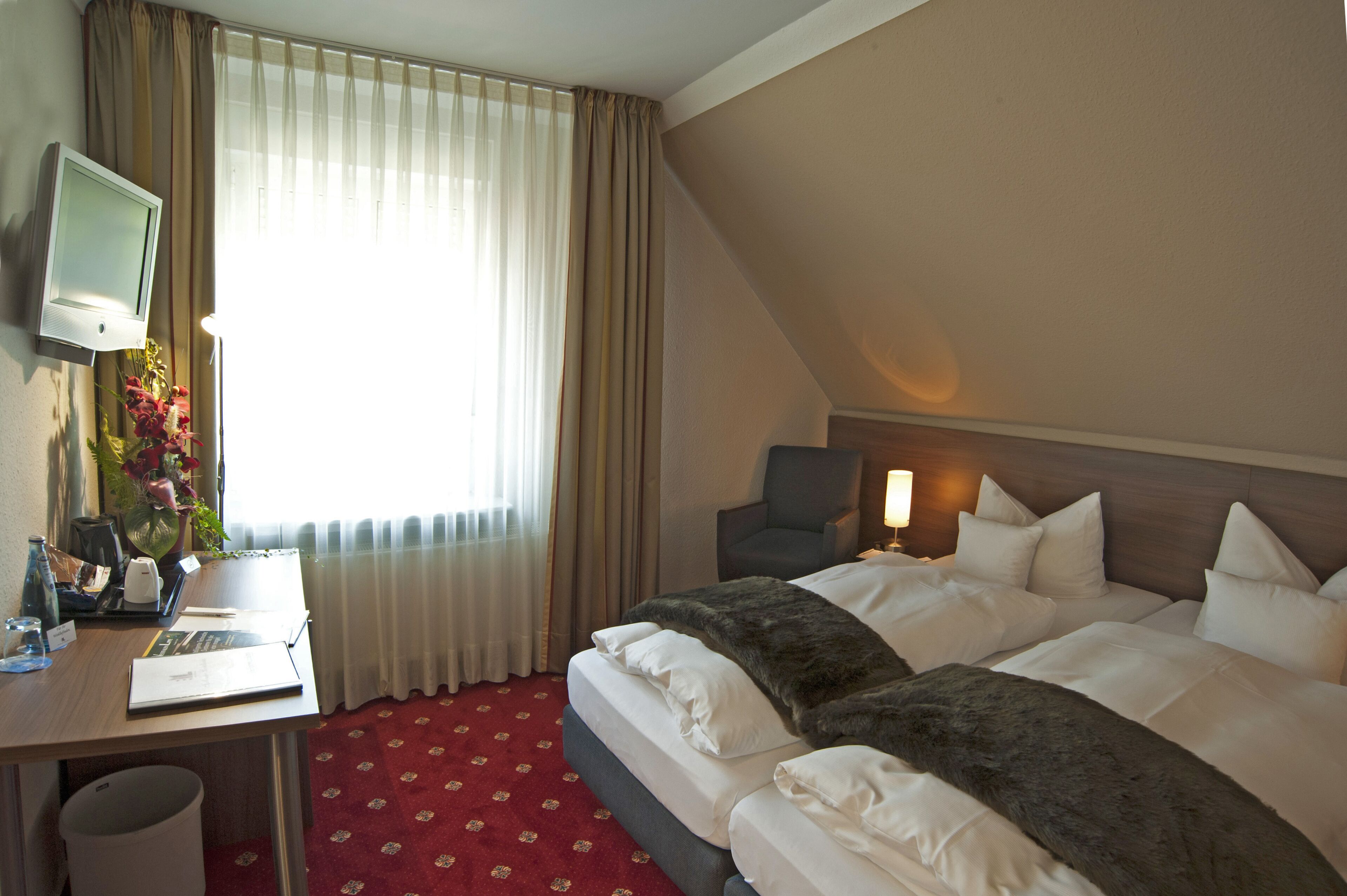 Quarto casal | Roupas de cama premium, edredons de pluma, camas com colchões pillow-top