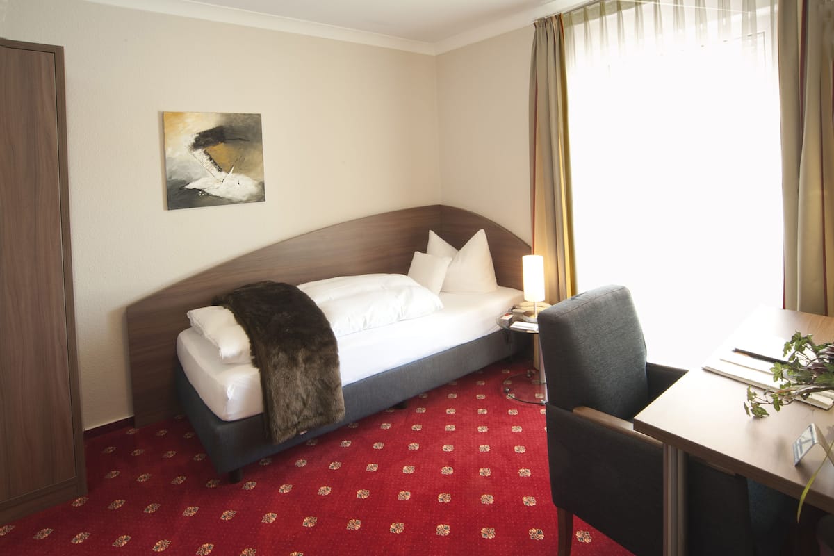 Einzelzimmer | Hochwertige Bettwaren, Daunenbettdecken, Pillowtop-Betten, Minibar