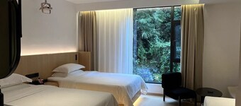 依山イン (依山客栈)