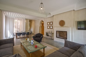 Vila superluxo (4 Suites Luxe) | Sala de estar | TV de tela plana