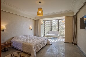 Luxury Villa (4 Suites Luxe) | 4 bedrooms, desk, iron/ironing board, free WiFi