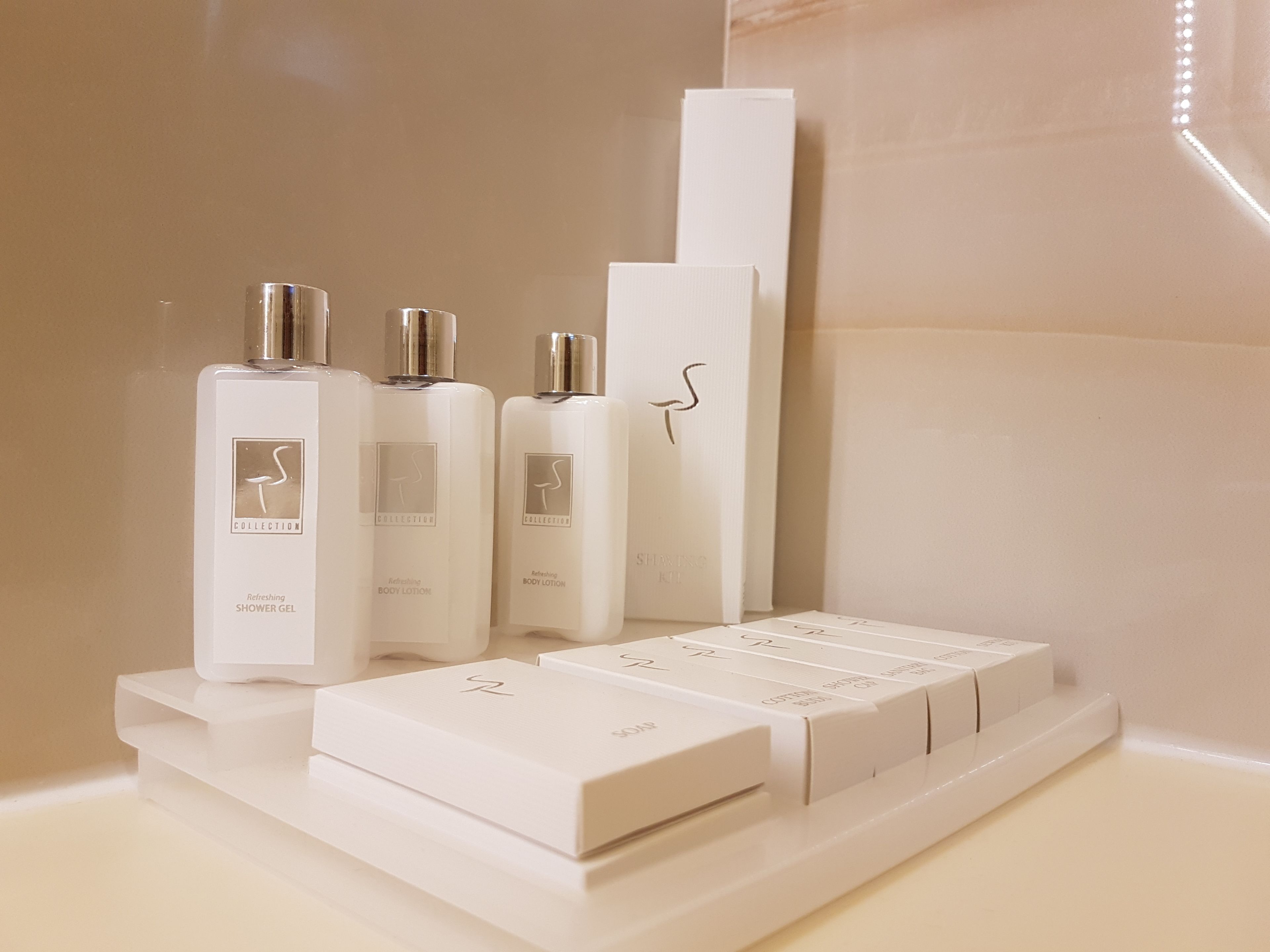 superior room, pool view, poolside | bathroom amenities | shower, free toiletries, hair dryer, slippers