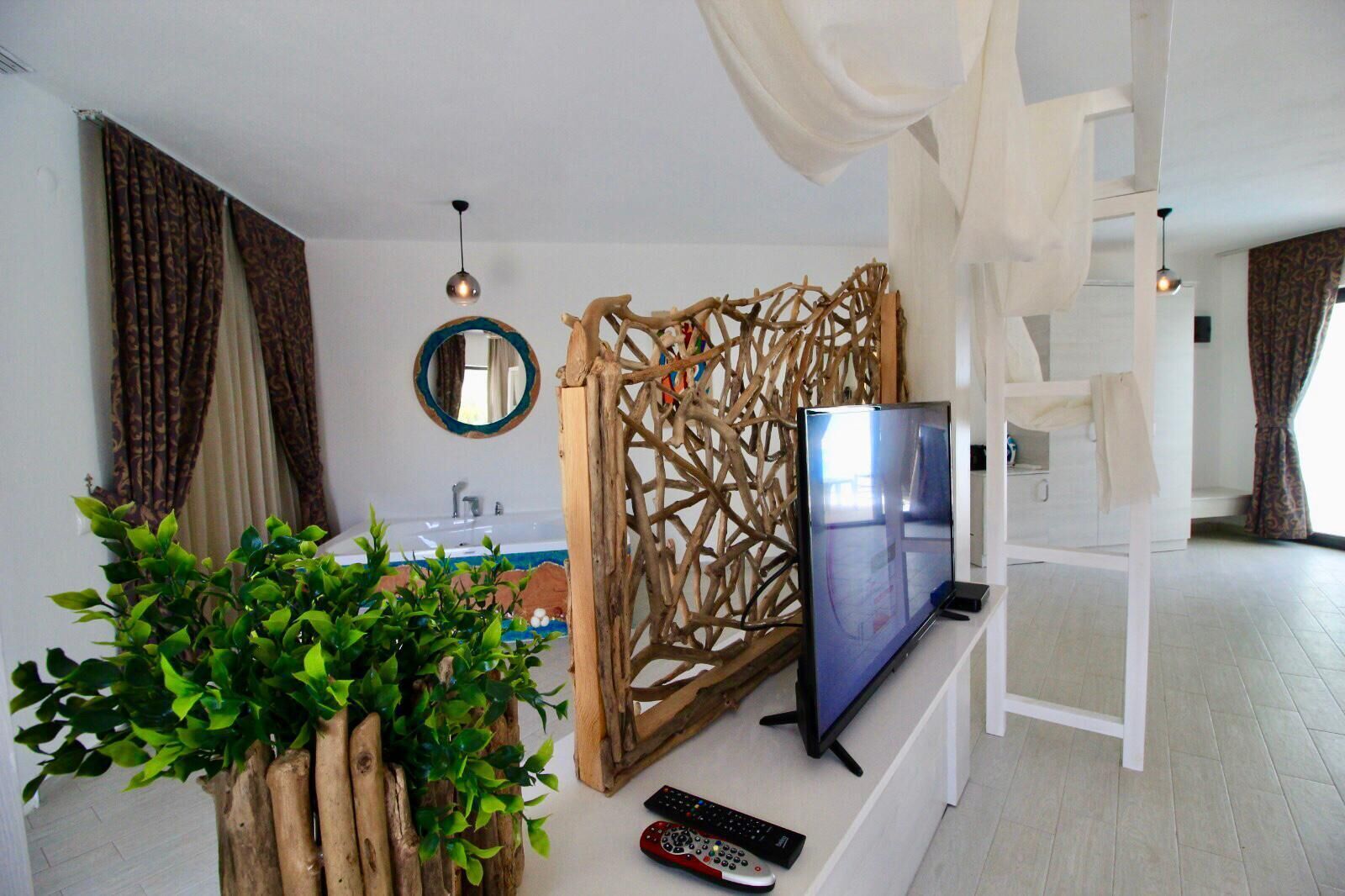 honeymoon suite | premium bedding, down duvets, free minibar items, in-room safe