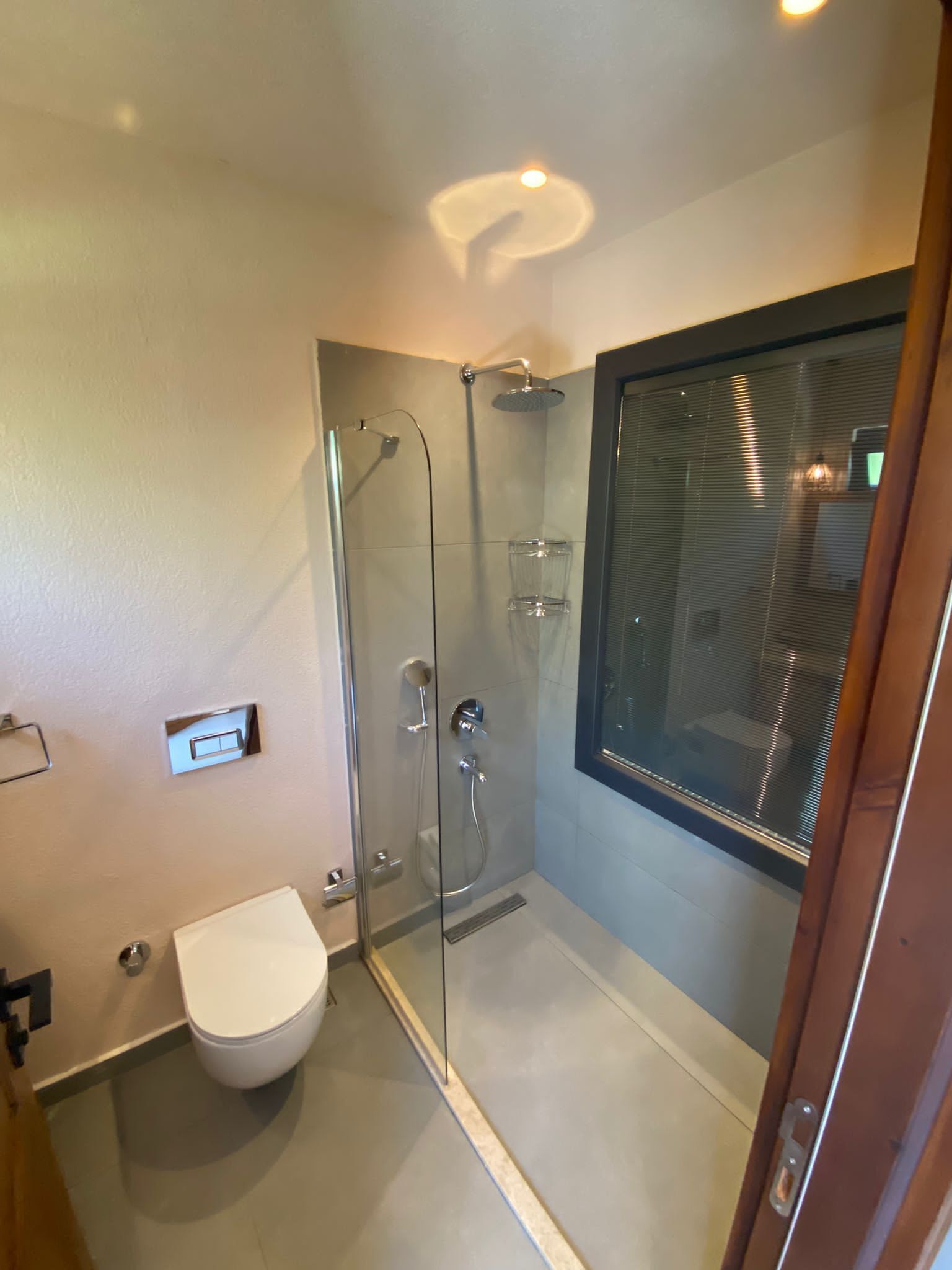exclusive double room | bathroom | shower, free toiletries, hair dryer, slippers