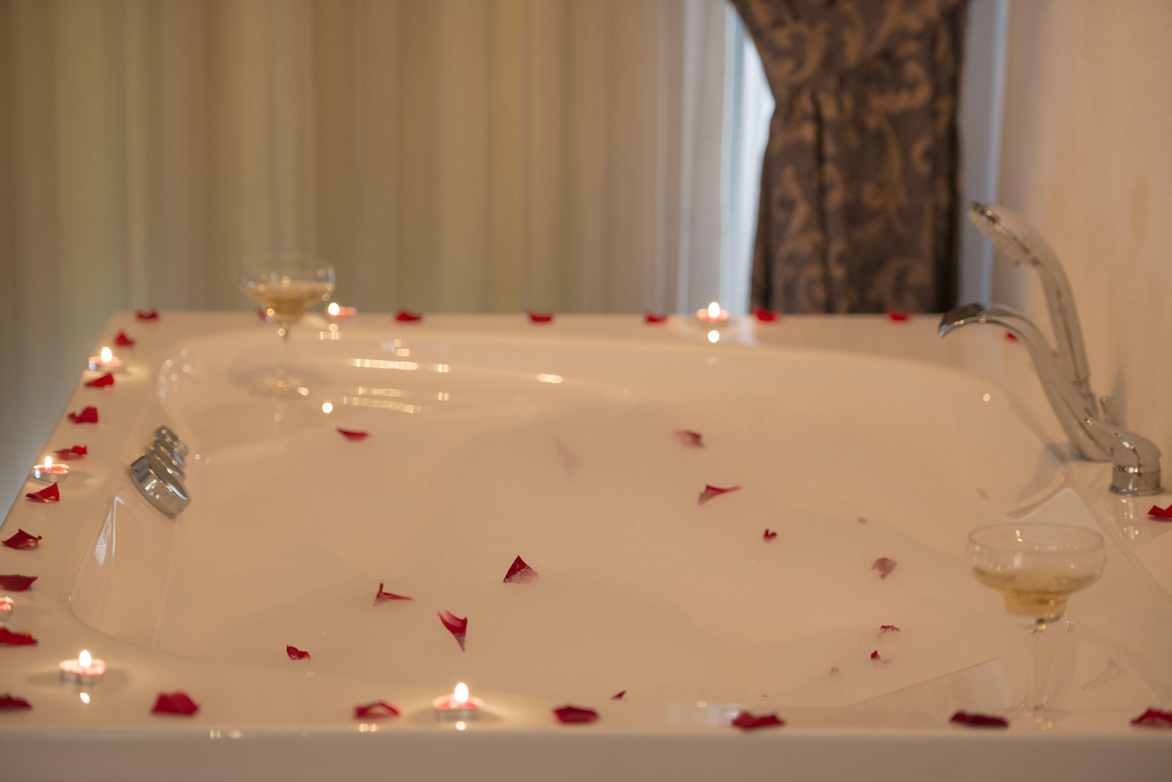 honeymoon suite | premium bedding, down duvets, free minibar items, in-room safe