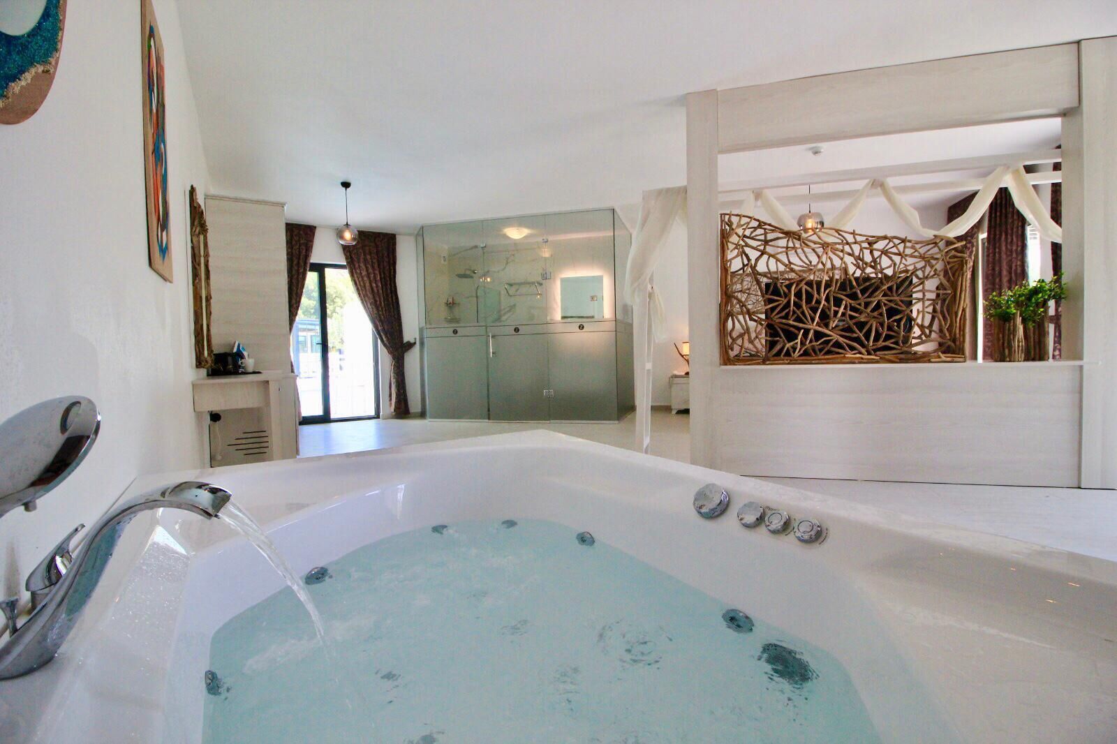 honeymoon suite | premium bedding, down duvets, free minibar items, in-room safe