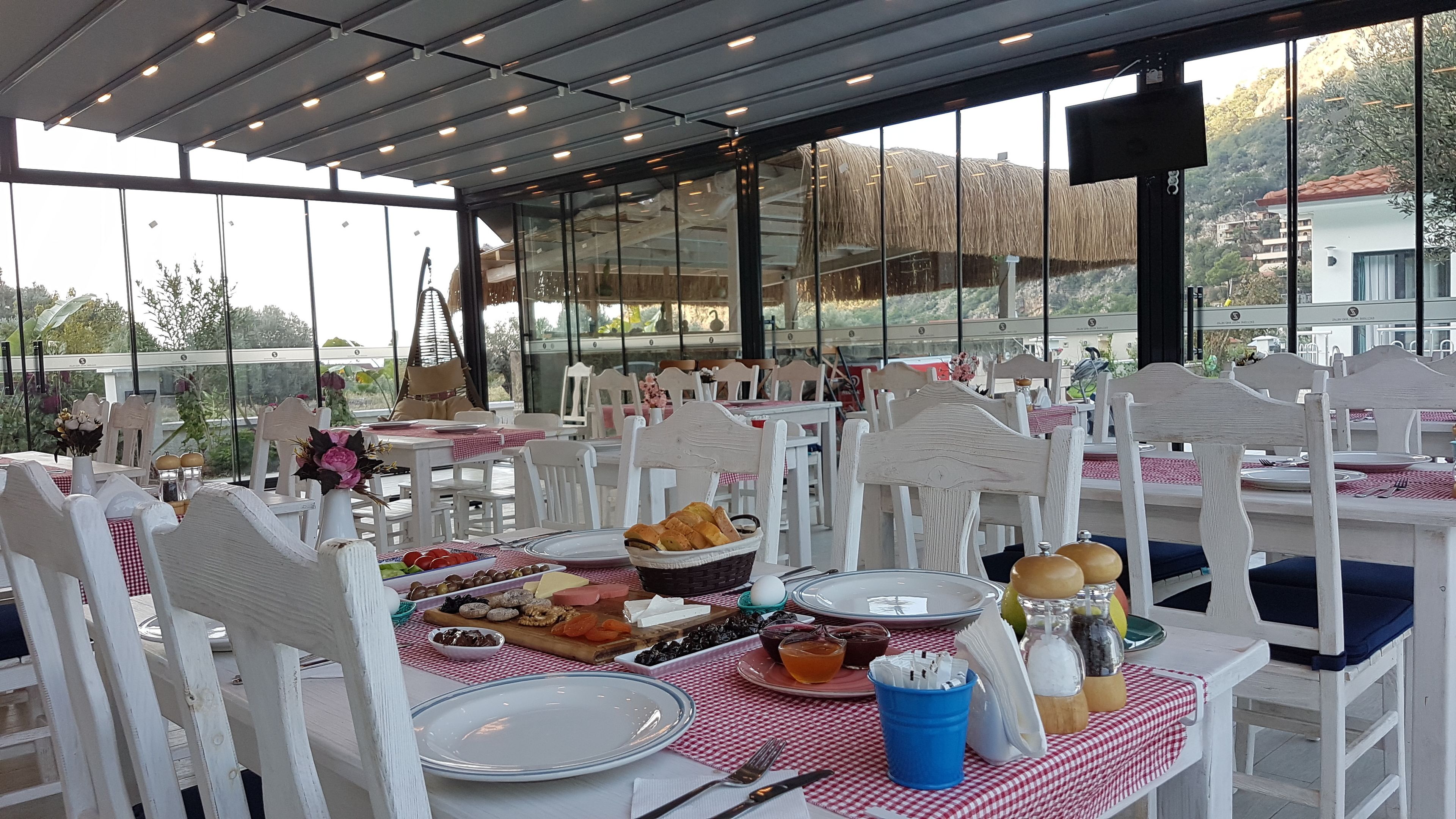 daily full breakfast (try 150 per person)