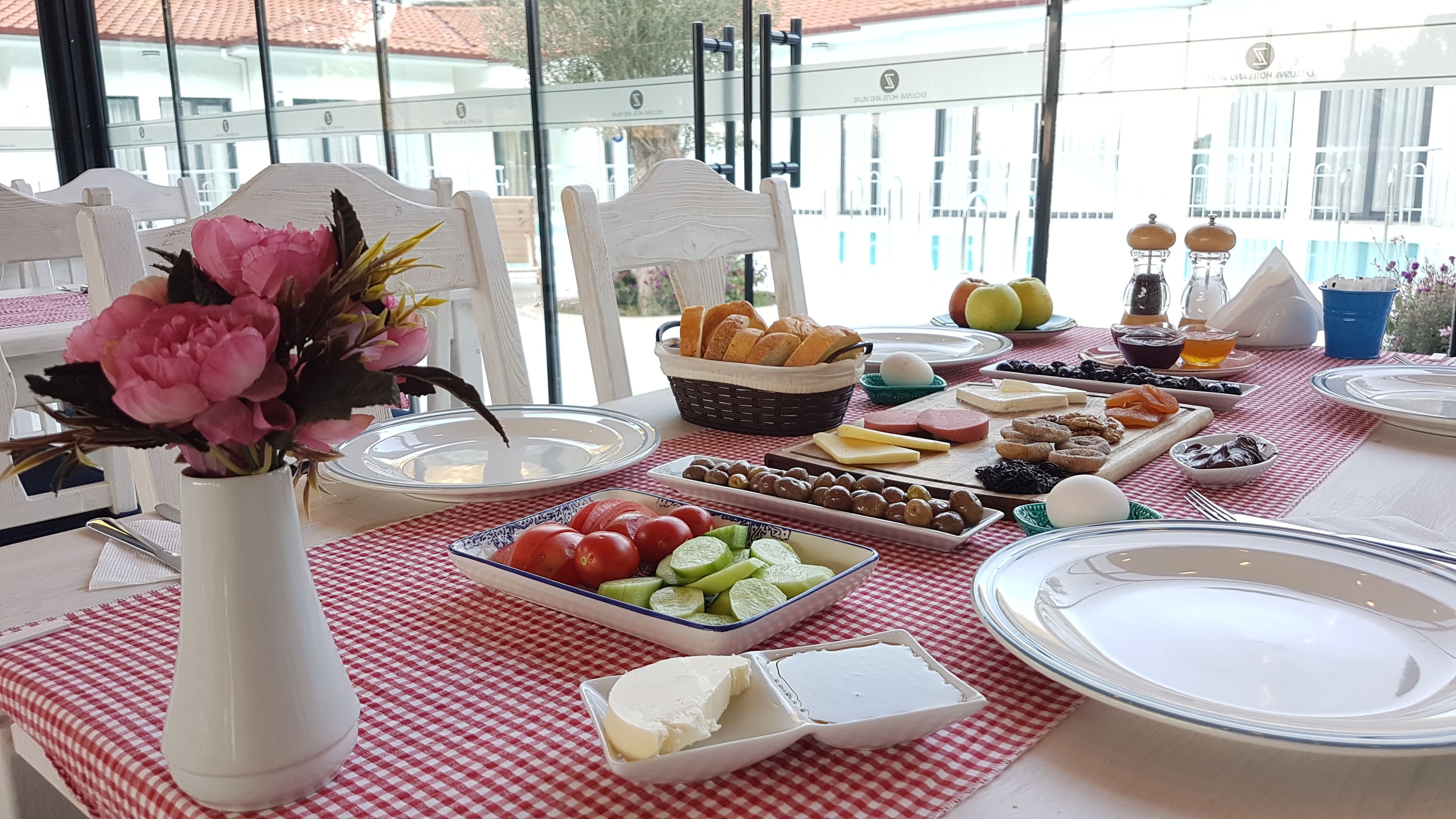 daily full breakfast (try 150 per person)