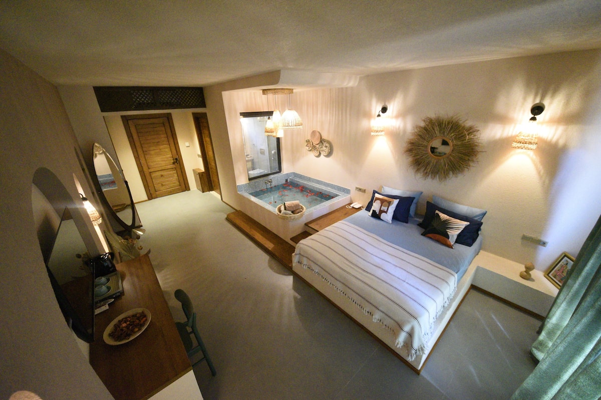 premium bedding, down duvets, free minibar items, in-room safe