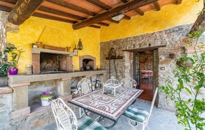 Outdoor dining - Awesome home in Arezzo -AR- with WiFi (Arezzo -AR-)