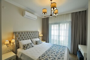 Apartamento, vistas al jardín | Caja fuerte, escritorio, wifi gratis y ropa de cama