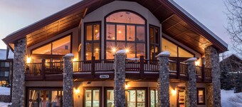 Majestic Vista Chalet | Private Indoor Pool | Hot Tub | Close to Resort