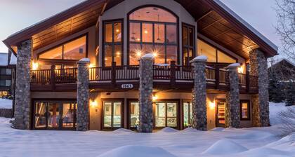 Majestic Vista Chalet | Private Indoor Pool | Hot Tub | Close to Resort