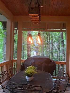 Outdoor dining - Extra Lg 4 Bed & 5 1/2. BA, Great for families & couples! (Highlands)